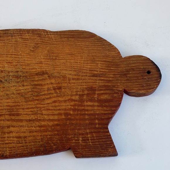 Vintage wood pig cutting board folk art painted red strawberries grapes - Picture 9 of 15